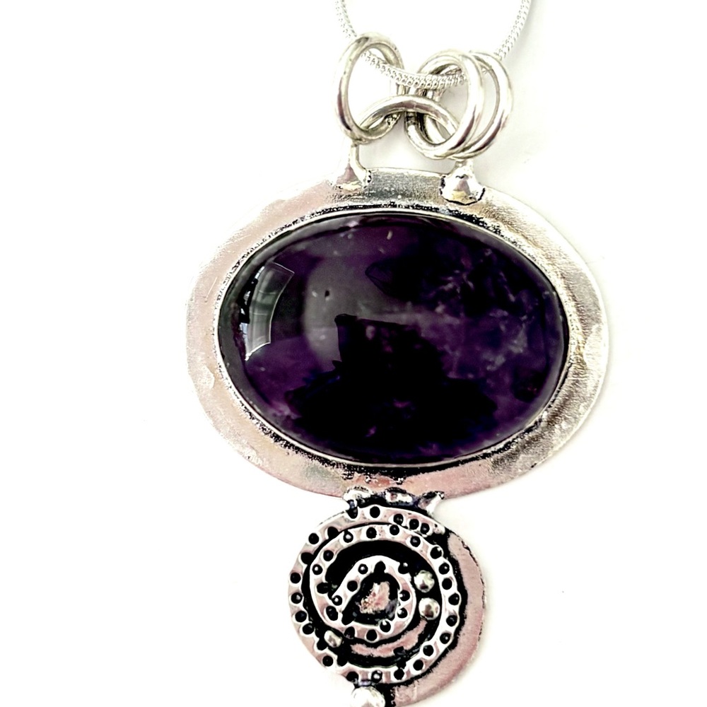 Beautiful 2 inch. 925 marked,Purple Amethyst pendant on a silver chain. - Picture 2 of 5